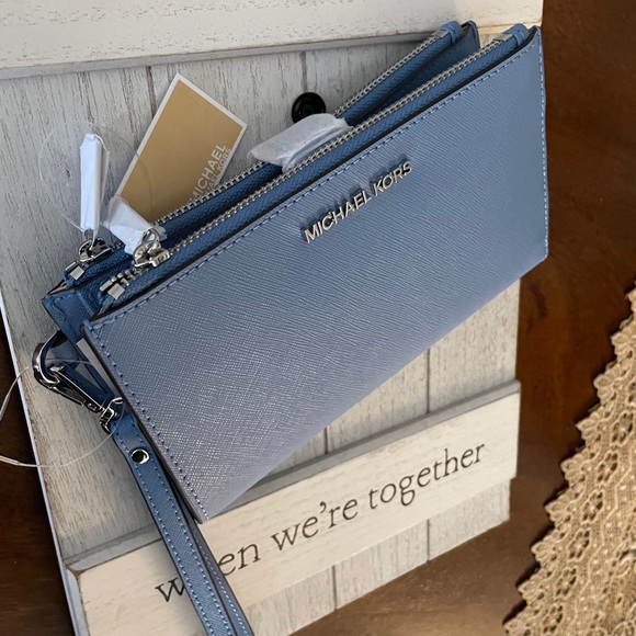 Michael Kors Handbags - New Mk double zipper wallet 🦋